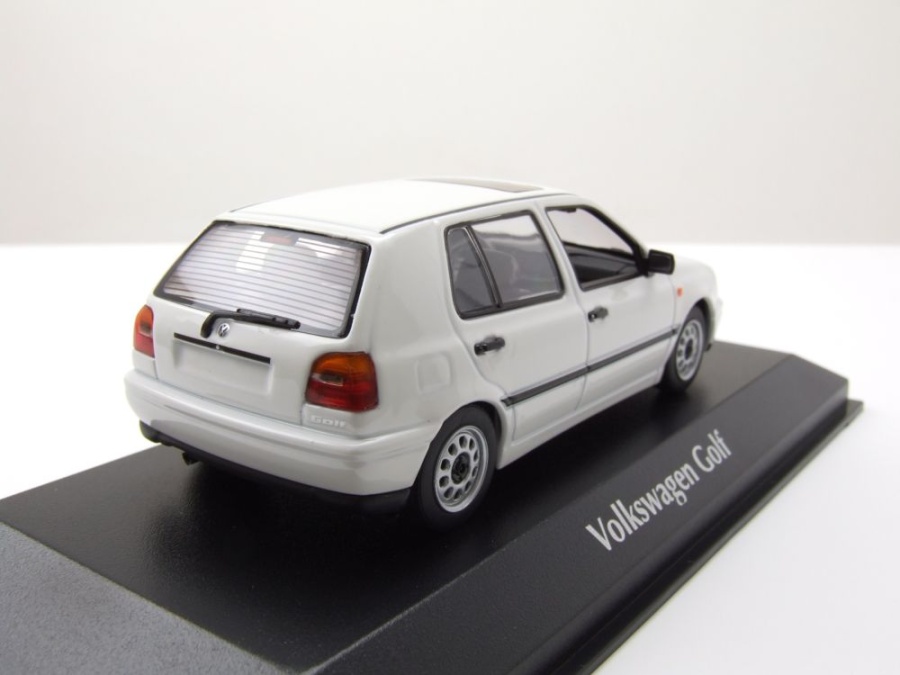 Modellauto VW Golf 3 1997 weiß 1:43 Maxichamps bei Modellautocenter, 37,50 €