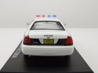 Ford Crown Victoria Police Interceptor Miami Metro Police 2001 weiß Dexter Modellauto 1:43 Greenlight Collectibles