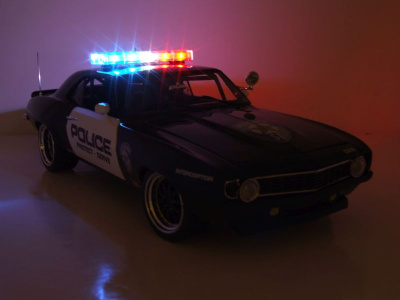 Chevrolet Camaro Street Fighter Police 1969 schwarz weiß mit Lichtbalken Modellauto 1:18 GMP