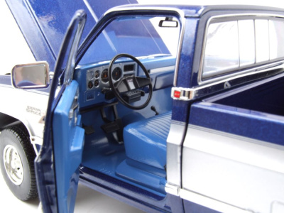 GMC K2500 Sierra Grande Wideside Pick Up 1984 blau silber Modellauto 1:18 Greenlight Collectibles