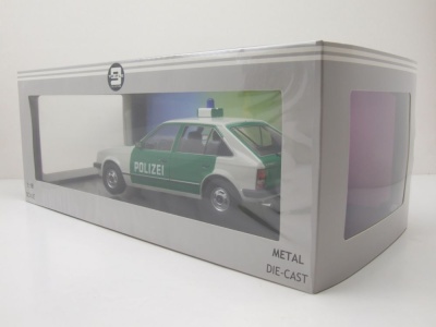 Opel Kadett D 5-Türer Polizei 1984 grün weiß Modellauto 1:18 Triple9